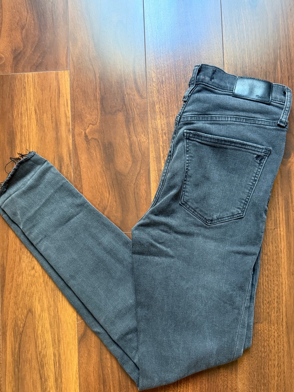 Madewell Gray Denim Mid-Rise Skinny Jeans / Size 26 / Lots of Stretch! / EUC! 🩶